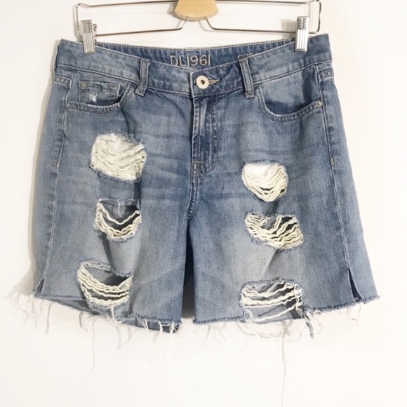 DL1961 Corie Slouchy Boyfriend Jean Shorts - Picture 1 of 8